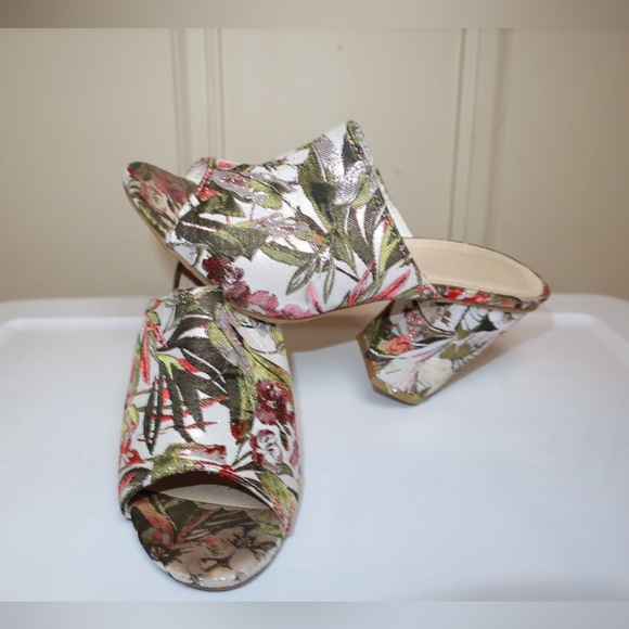 Tropical Slide Sandal SIZE 8.5 - Picture 1 of 3